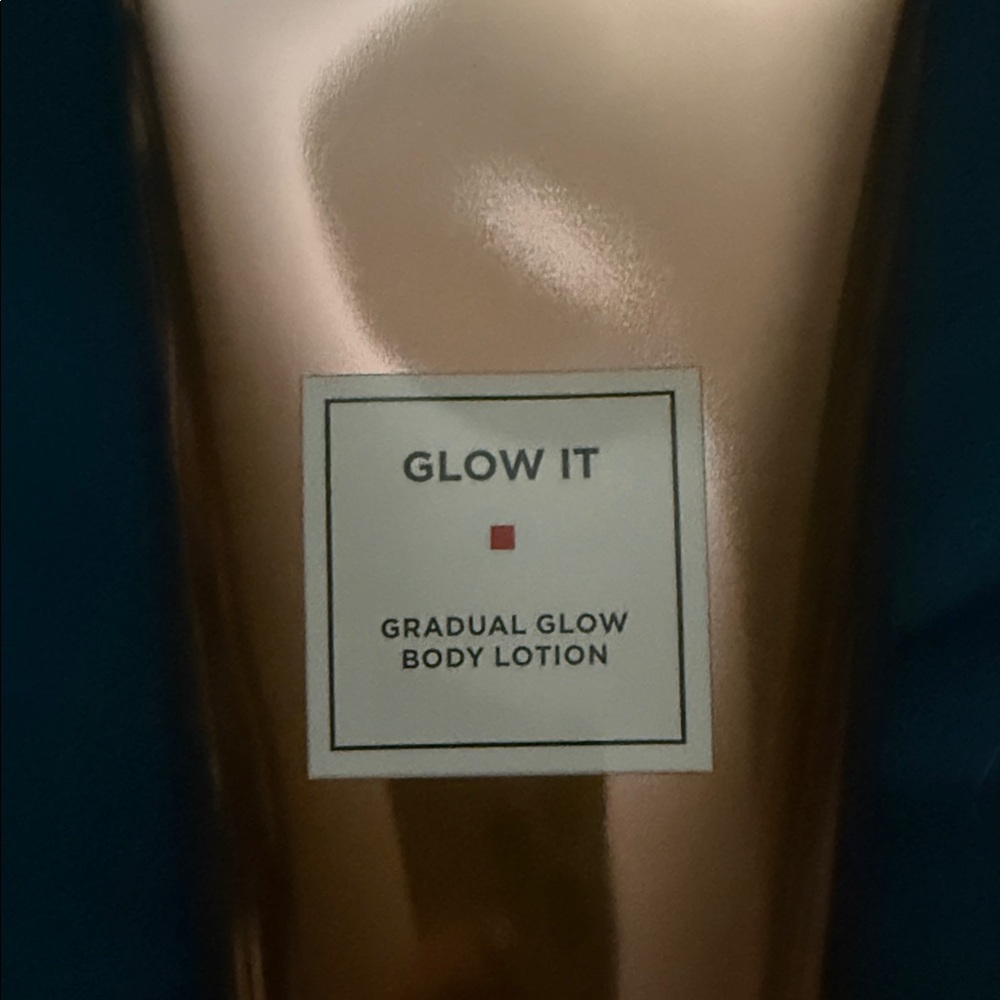 Glow It Gradual Glow Body Lotion - Medium to Tan - Picture 2 of 5